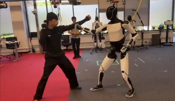 线上开户的证券公司 马斯克晒特斯拉人形机器人练功夫：对每个招式精准应对、逐招反击